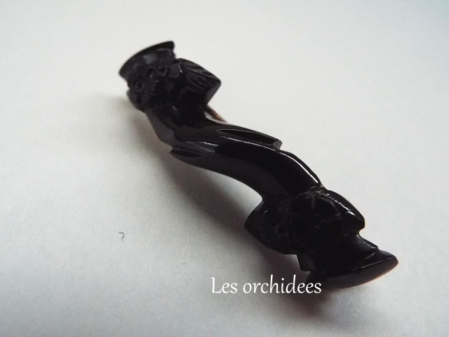 英国 アンティーク ヴィクトリアンジェット 小さなブローチ 勿忘草