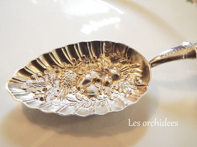 英国アンティーク　純銀白蝶貝ハンドル　ベリースプーン