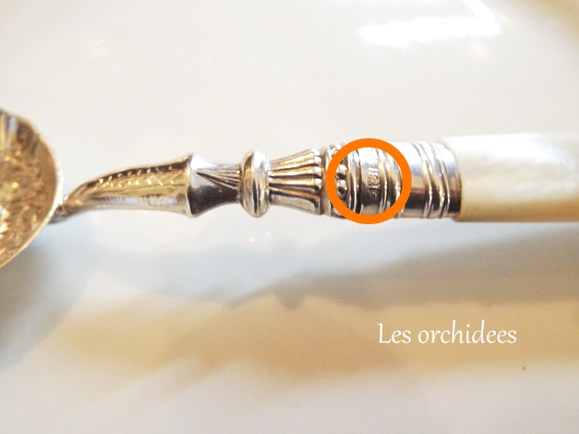 英国アンティーク　純銀白蝶貝ハンドル　ベリースプーン